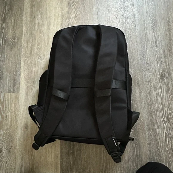 Everyday Backpack 21L (newest edition) in Black - Picture 6 of 6